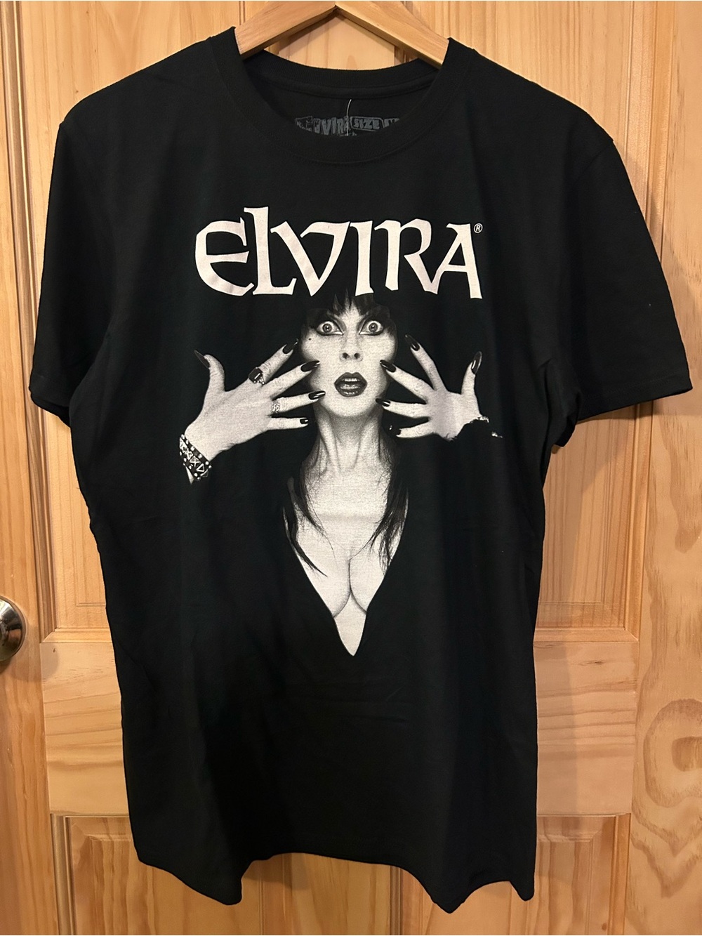 NEW Elvira Mistress Of The Dark Medium T-Shirt